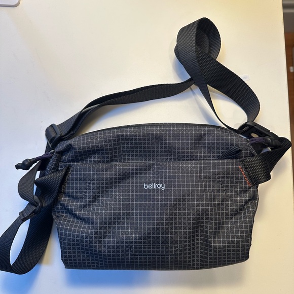 Bellroy Lite Sling - Lightweight Crossbody Bag With Expandable Design